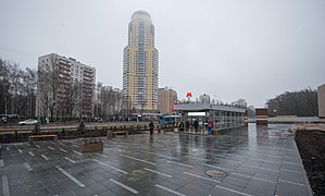 Khovrino (metrô de Moscou), entrada square.jpg