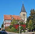 Deutsch: Blick auf die evangelischen Kirche und das Pfarramt im Leonberger Stadtteil Gebersheim. English: Vier of the protestant church and of the vicarage in Gebersheim in the German Federal State Baden-Württemberg.