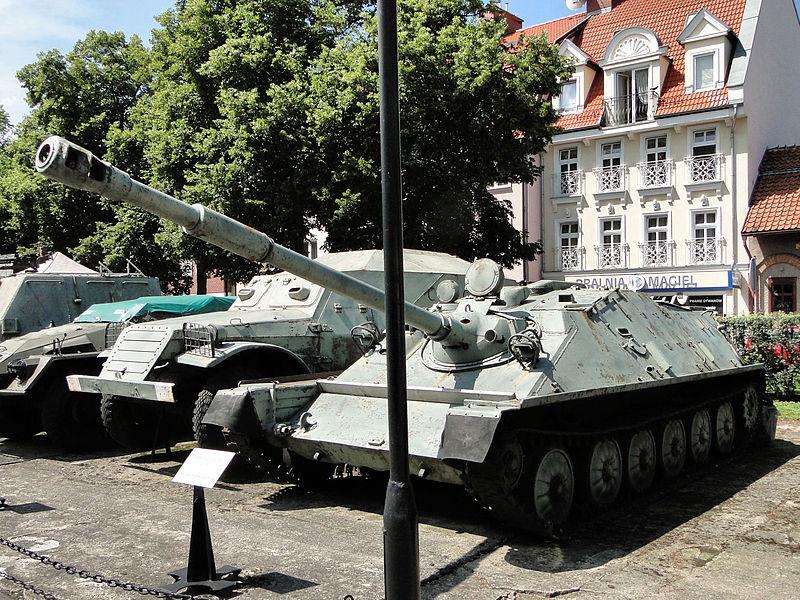 T-62 in action 800px-Kolobrzeg_muzeum_dzialo_ASU-85