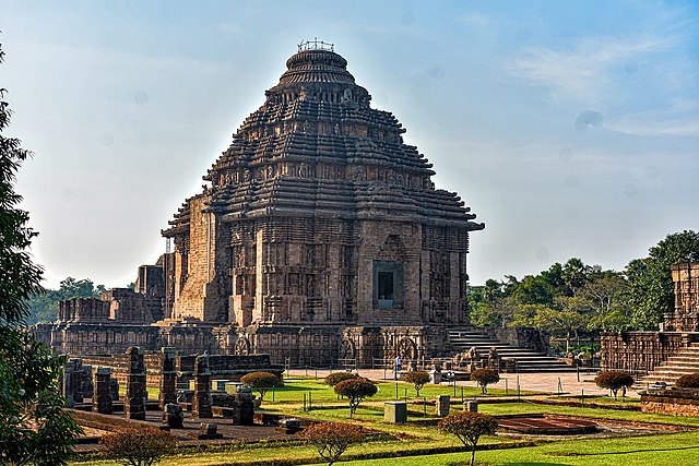 Đền thờ Mặt Trời Konark là một di tích lịch sử vô cùng đặc biệt, được xây dựng từ thế kỷ