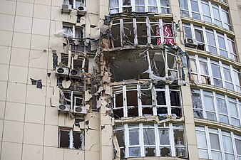 Un immeuble endommagé par un drone, à Kyïv, le 8 mai 2023.