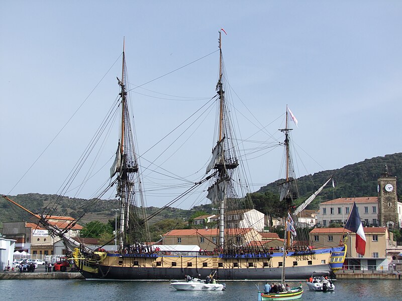 File:L'Hermione au quai de la République à Port-Vendres peu avant son départ.jpg