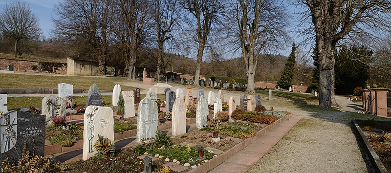 File:Lörrach-Tumringen - Friedhof.jpg