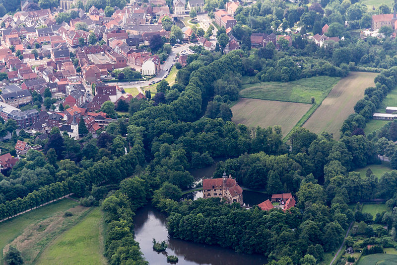 File:Lüdinghausen, Burg Vischering -- 2014 -- 7970.jpg