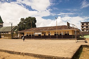 El primer edificio del colegio Alfred Saker en Douala