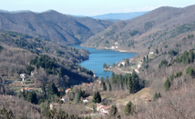 Il lago di Osiglia localizzato in prossimità del corso d'acqua