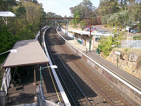 Lapstone railway station