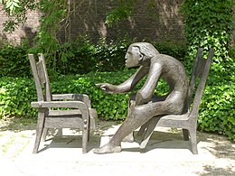 Monument voor Louis Paul Boon door de beeldhouwer Marc De Bruyn in Aalst. Gelegen in de tuin van het Stedelijk Museum aldaar.