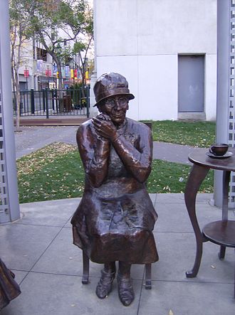 Statue of Louise McKinney in Calgary, Alberta. Louise McKinney (1868 - 1931) was a provincial politician and women's rights activist from Alberta, and a member of The Famous Five. Louise McKinney 1.jpg