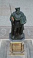 Standbeeld van hertog Hanfried, stichter van de universiteit, op de Marktplatz
