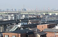 勝川駅から名古屋駅方面（画像手前の駅は東海交通事業城北線の勝川駅であり、中央本線の勝川駅は左側の画像外に位置している。）