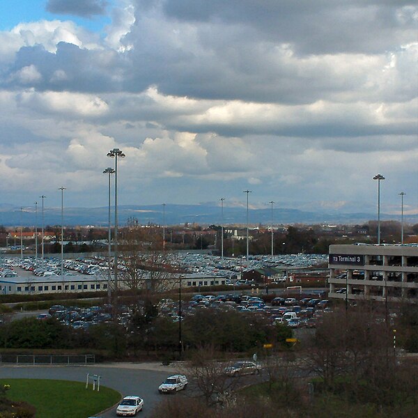 File:Manchester Airport car parks - geograph.org.uk - 4303407.jpg