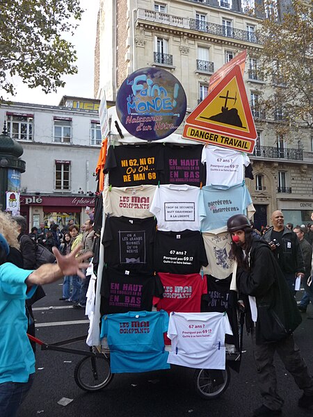 File:Manifestation contre la réforme des retraites, Paris 16 octobre 2010 - Boulevard des Filles du Calvaire (37).jpg