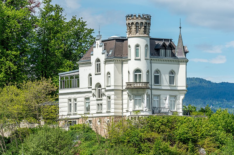 File:Maria Wörth Reifnitz Schloss Klein-Miramar SO-Ansicht 06052019 6840.jpg