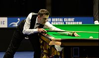 Deutsch: Bild aufgenommen in Berlin während des German Masters im Snooker 2015. Mark Selby. English: Picture taken in Berlin during the Snooker German Masters in 2015. Mark Selby.