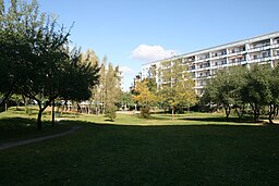 Marzahn - Nord West - Hof 1 - links - Dessauer Straße