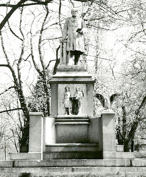 File:McKinley Memorial, City Park, Reading, PA 1905.jpg