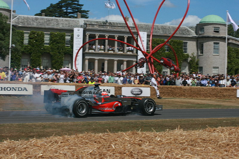 File:McLaren burnout at Goodwood House - Flickr - Supermac1961.jpg