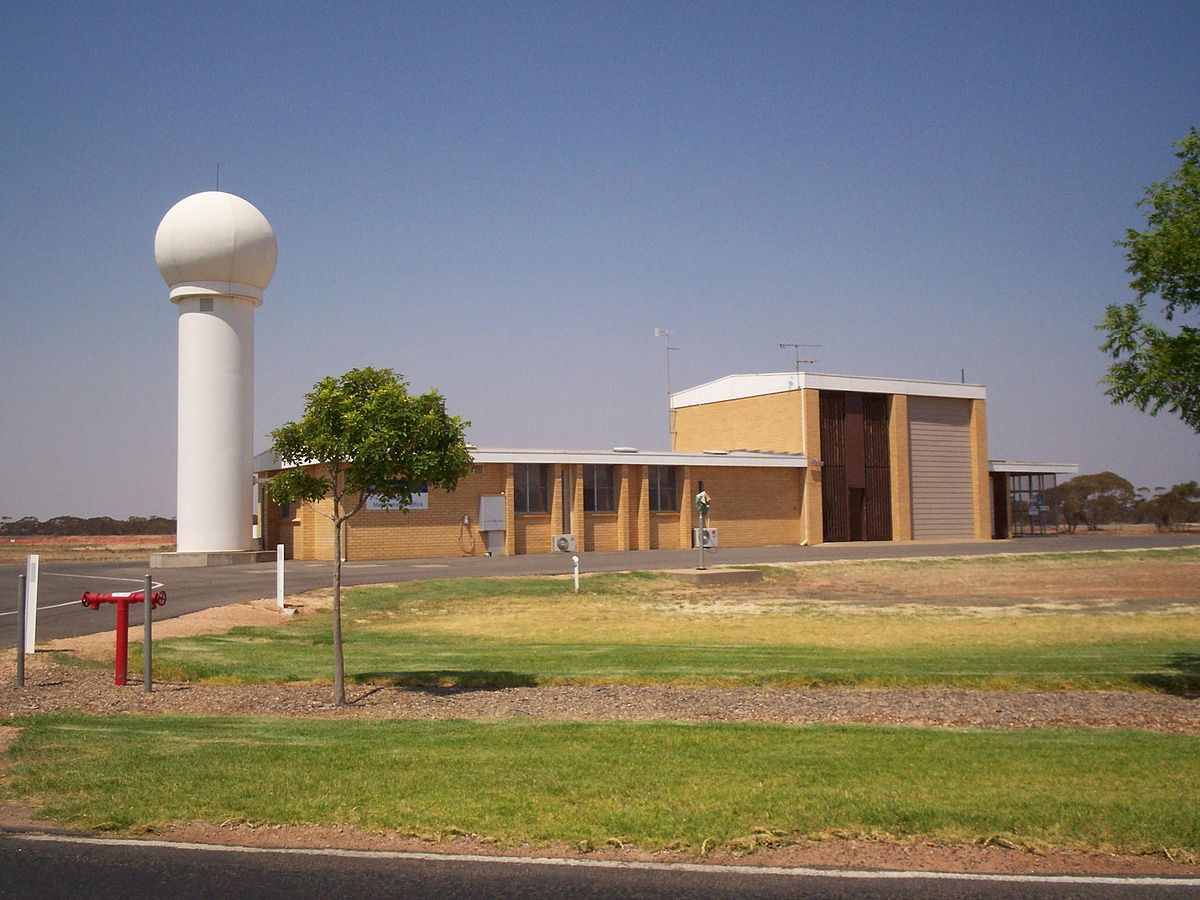 https://upload.wikimedia.org/wikipedia/commons/thumb/4/47/Mildura_Airport_Weatherstation.jpg/1200px-Mildura_Airport_Weatherstation.jpg