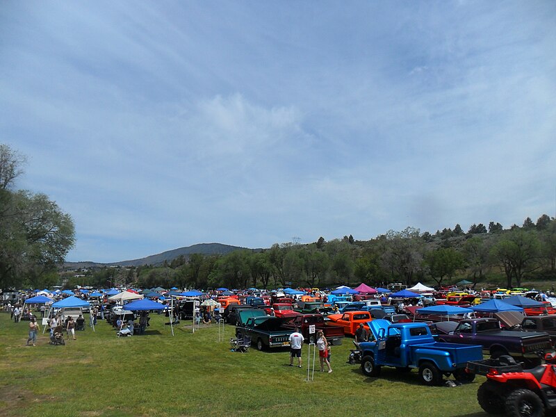 File:Moore Park Car Show.jpg