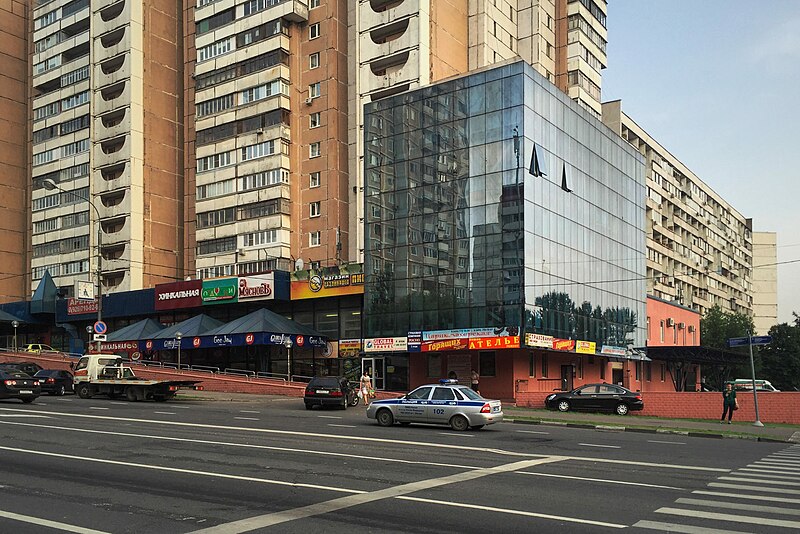 File:Moscow, Proezd Dezhnyova and Zapovednaya Street (31439199071).jpg