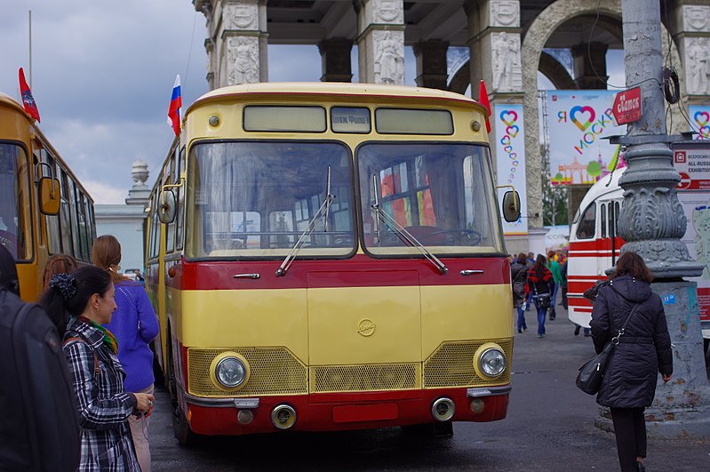 File:Moscow museum bus LiAZ-677 (9692914683).jpg