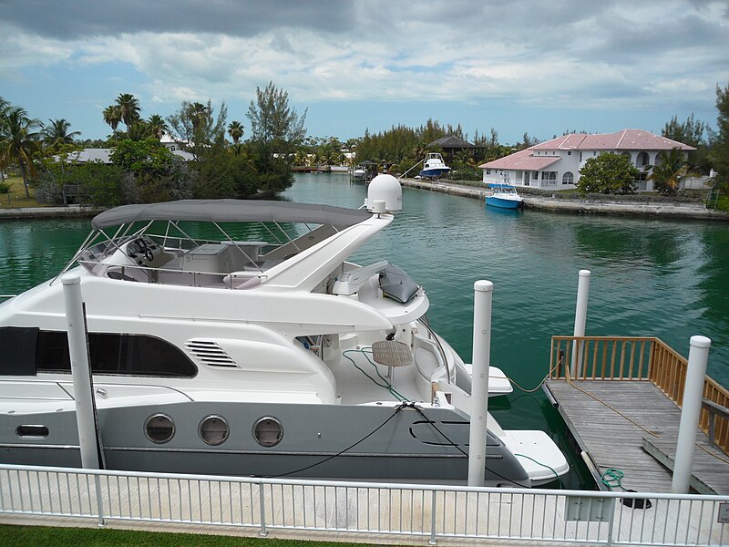 File:Motor Yacht Ocean Reef Bay Freeport Grand Bahama.jpg