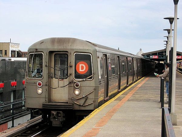 D train at the Bay Parkway station