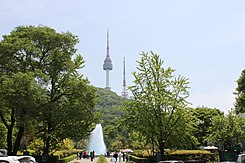 Namsan Park and Seoul Tower (4615642044).jpg