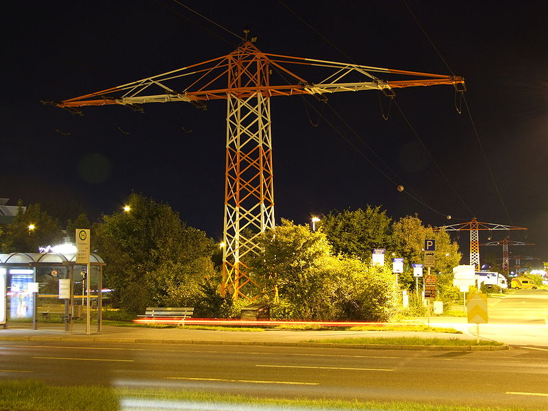 File:Niedriger Gittermast in Bamberg DSCF4479.jpg