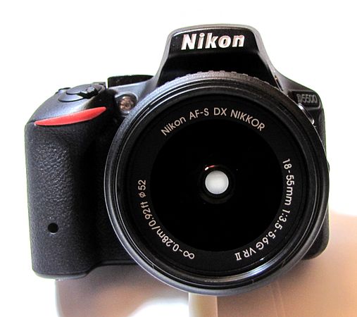 English: Nikon D5500 seen from front