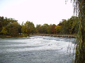 Savak ve yaya köprüsü, Seine Nehri boyunca, Île Olive'in güney ucunda