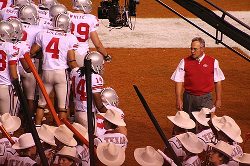 Jim Tressel and team at halftime of the 2006 game at Texas.