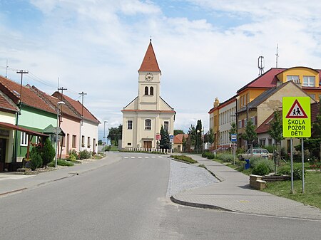 Ostrožská Nová Ves, Lhotská