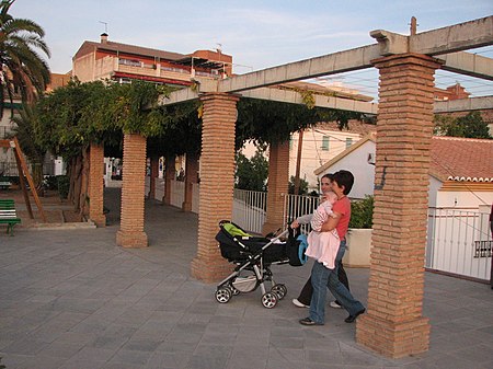 Pérgola. Poste de ladrillo y viga de hormigón.jpg