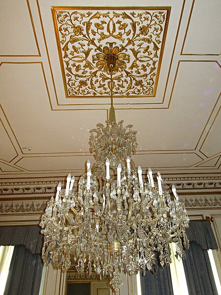 File:Palais Starhemberg–Blue Salon, chandelier.jpg