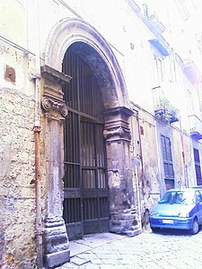 Palazzo in Via San Giovanni Maggiore dei Pignatelli 29 portale.jpg
