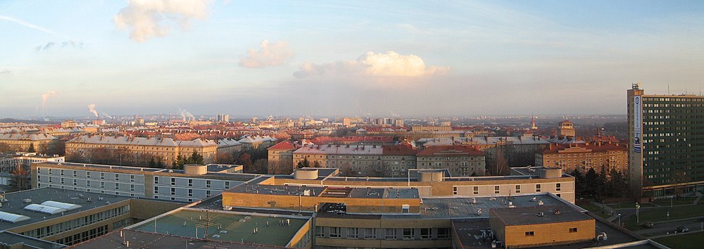 Panoramo de Poruba el Fakultata malsanulejo, vido direkte al la centro de Ostrava