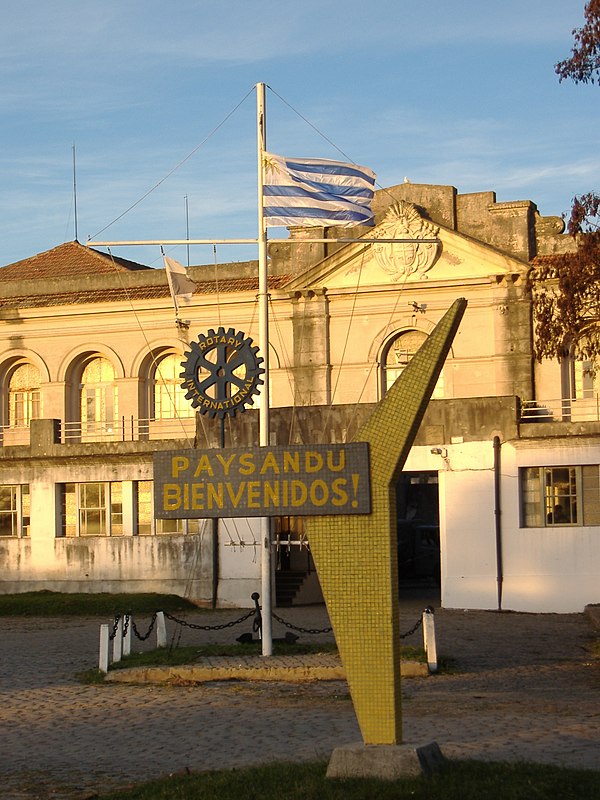 A welcome sign in the old port of Paysandú