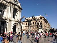 Vor dem Palacio de correos in Mexico