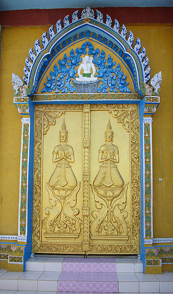 File:Phnom Sampeou 02.jpg