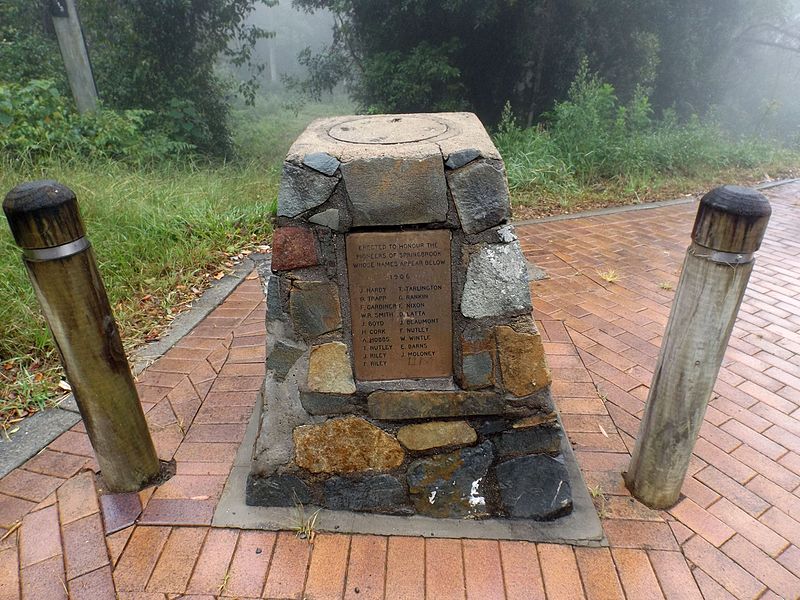 File:Pioneers Memorial at Springbrook, Queensland.jpg