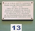 Plaque au 13 rue Sainte-Catherine à Lyon, commémorant la création du premier syndicat féminin.