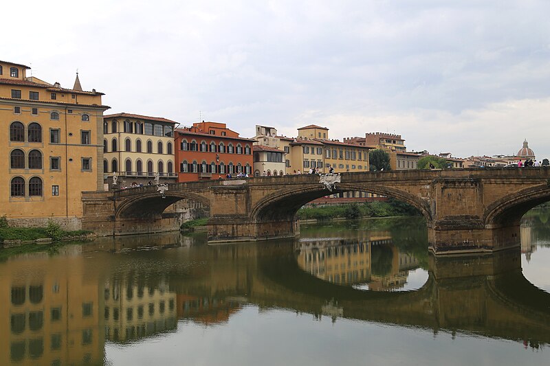 File:Ponte Santa Trinita Florenz-4.jpg