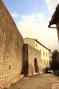 Porta di Maremma à Roccalbegna.JPG