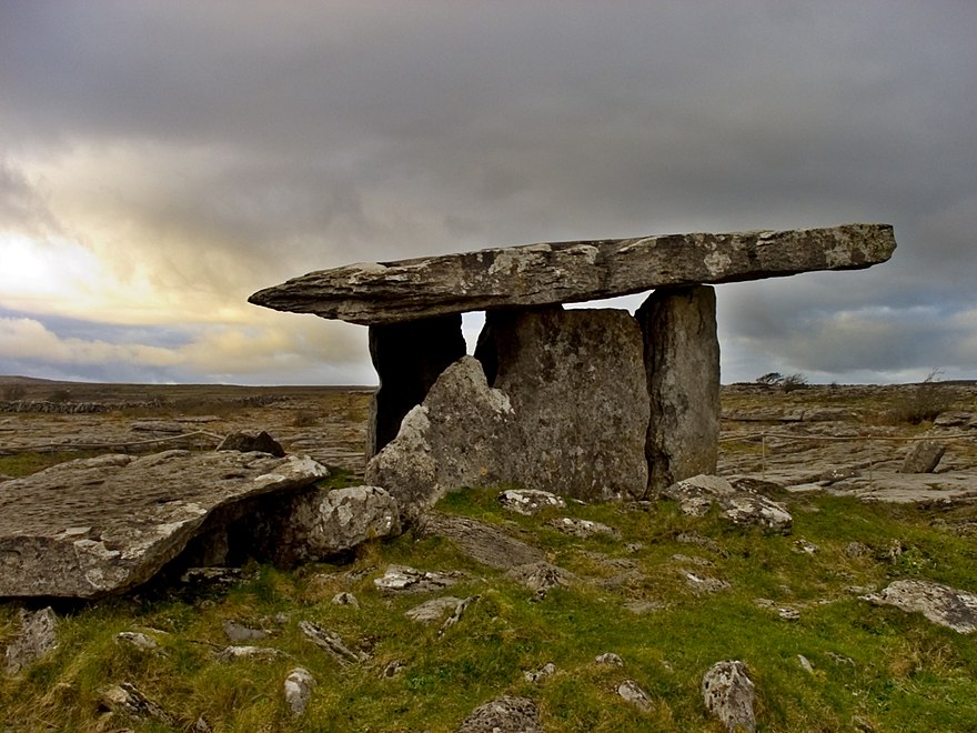 Dolmen de Poulnabrone dans le Burren (comté de Clare).