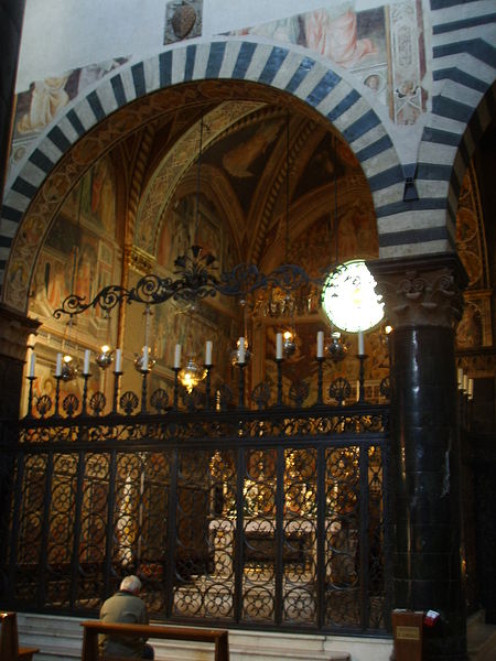 File:Prato, duomo cappella del sacro cingolo.JPG