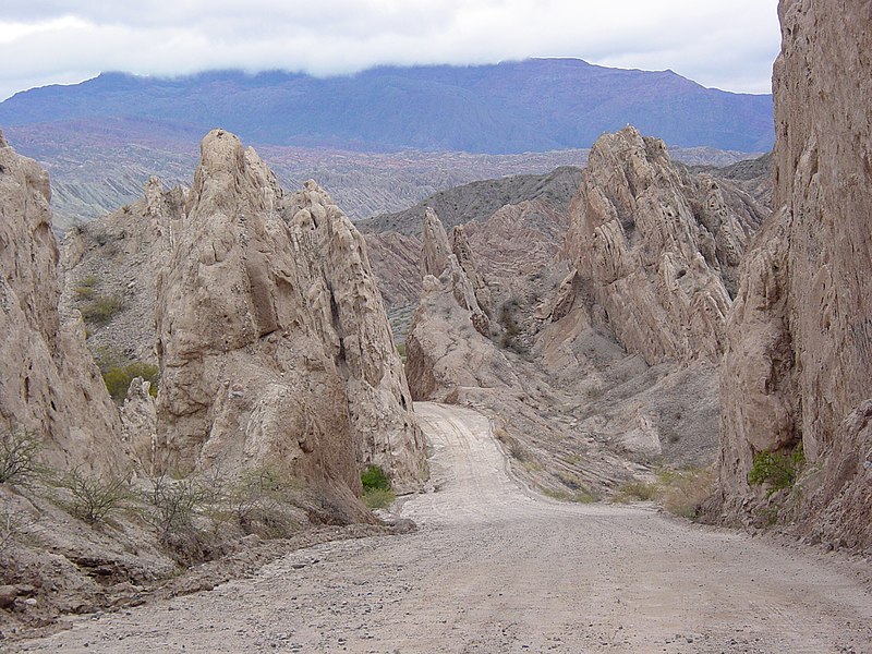 File:Quebrada de las Flechas - Argentina.jpg