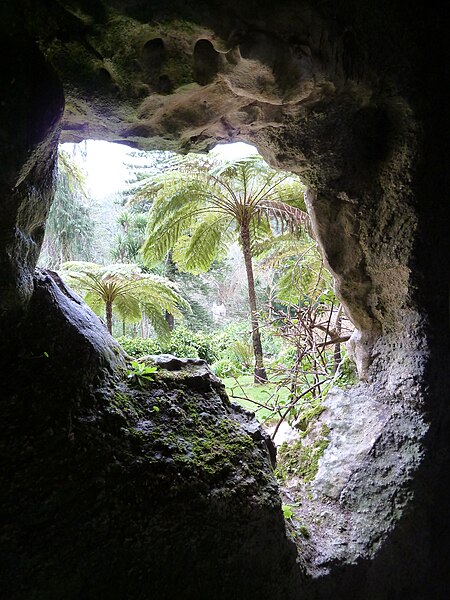 File:Quinta da Regaleira Underground P1000273.JPG