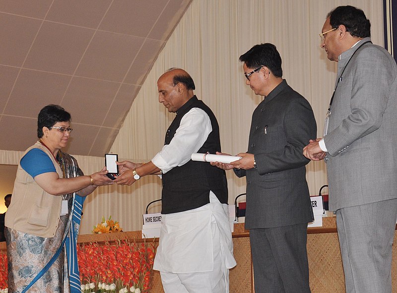 File:Rajnath Singh presenting the Police Medal at the All India conference of Director GeneralInspectors General of Police, in Guwahati. The Minister of State for Home Affairs, Shri Kiren Rijiju is also seen (1).jpg